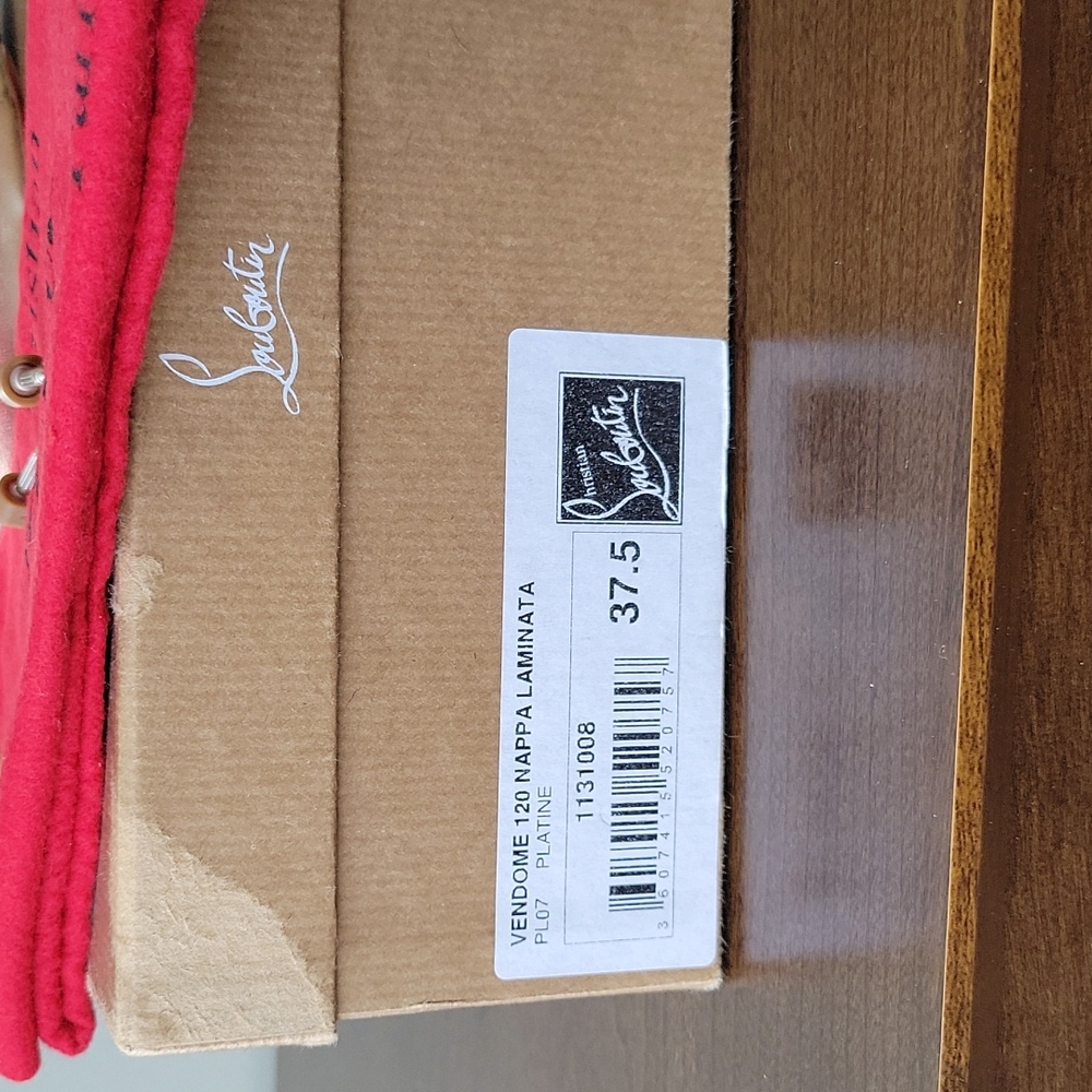 Christian Louboutin gold peep toe pump - Picture 9 of 9